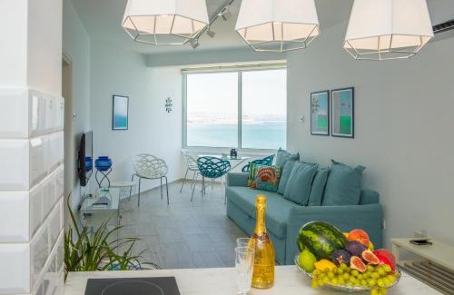 Skala Apartamento | Front-Row - Skyline Retreat - Pool Access