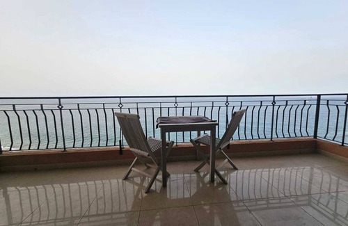 Madliena Apartamento | Front Sea View 3 bedroom Huge Apartment Sliema parking