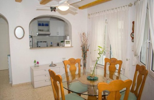 Oliva Chalet De Esquí | Frente Al Mar Rosales. Lujosa Villa con aa, wifi y piscina