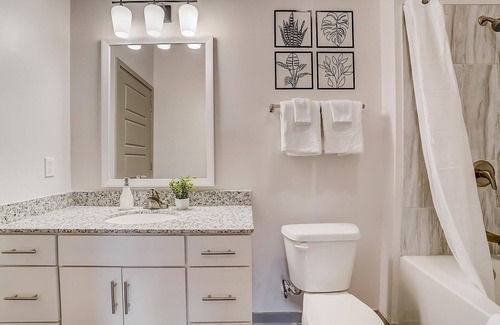 Forest Park Apartamento | Frontdesk | 1 BR Apt near Botanical Gardens