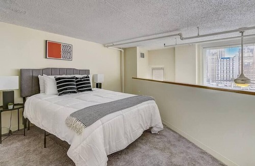 Gayborhood Apartamento | Frontdesk | 1 BR Loft Apt Near Center City