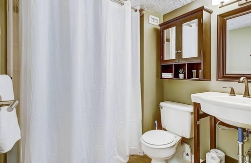 Gayborhood Apartamento | Frontdesk | 1 BR Loft Apt Near Center City