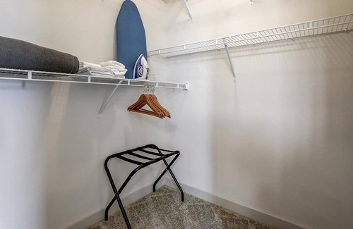 Golden Glades - The Woods Apartamento | Frontdesk | 2 BR 10 minutes from the beach