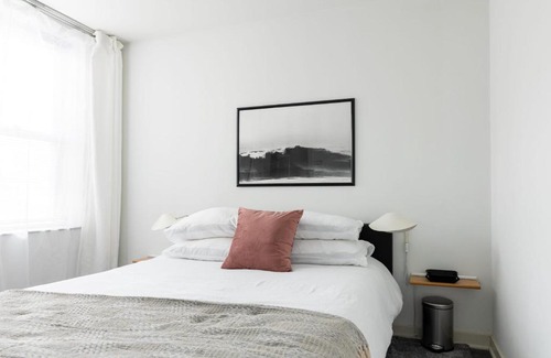 Hyde Park Apartamento | FRONTDESK 2 BR Apt 6 miles to The Shedd Aquarium