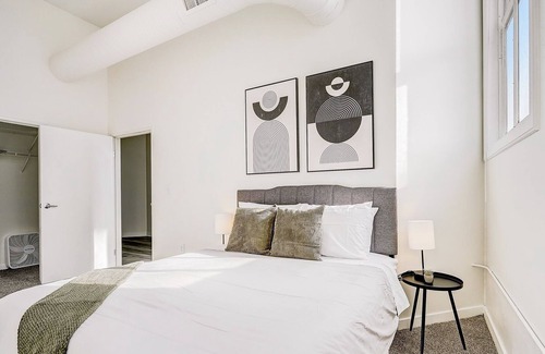 Mile Square Apartamento | Frontdesk | 2 BR Apt near Indy Motor Speedway