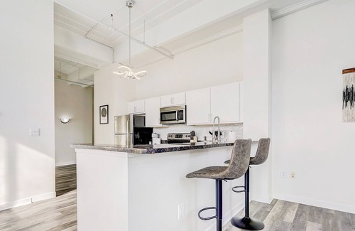 Mile Square Apartamento | Frontdesk | 2 BR Apt near Indy Motor Speedway