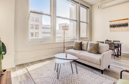 Mile Square Apartamento | Frontdesk | 2 BR Apt near Indiana State Fairground