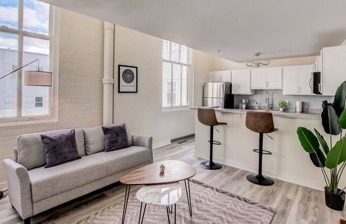Mile Square Apartamento | Frontdesk | 2 BR Apt by the Eiteljorg Museum