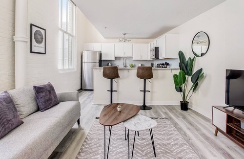 Mile Square Apartamento | Frontdesk | 2 BR Apt by the Eiteljorg Museum