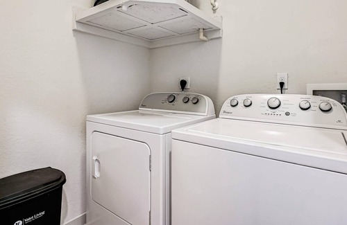 Golden Glades - The Woods Apartamento | Frontdesk | 2 BR Apt near Neptune Beach