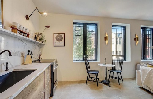 Society Hill Apartamento | FRONTDESK 313 South St Apts Philadelphia