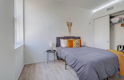 Gateway District Apartamento | Frontdesk | Beautiful Studio near Downtown