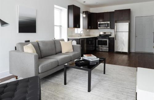 Pilsen Apartamento | FRONTDESK Bright 3 BR Apt near Soldier Field