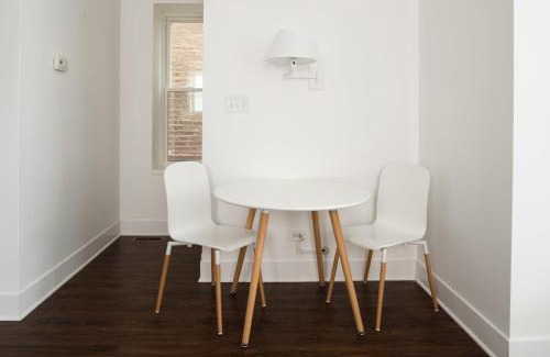 Pilsen Apartamento | FRONTDESK Bright 3 BR Apt near Soldier Field