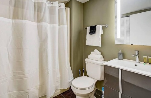 Gayborhood Apartamento | Frontdesk | Bright Studio in Midtown