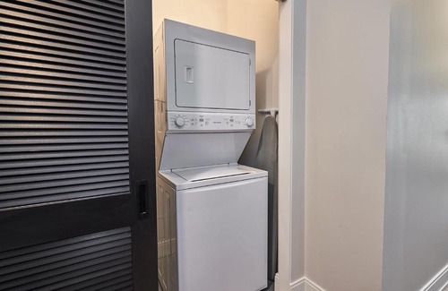 Lakeview Apartamento | FRONTDESK Chic Open Wrigleyville Studio Apt