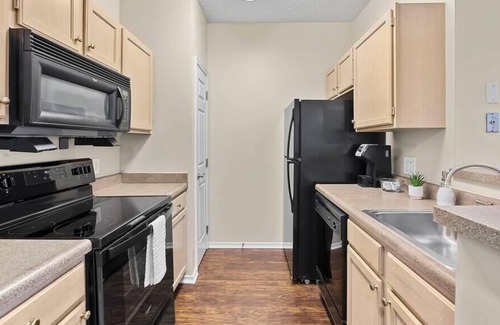 North Shore Apartamento | Frontdesk | Convenient 1 BR in the North Side