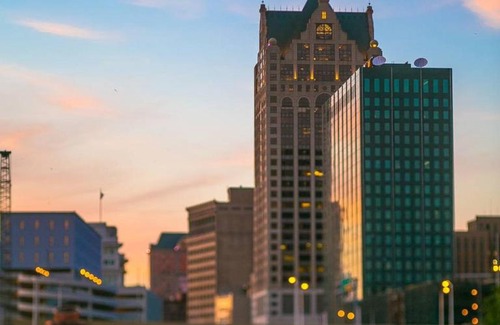 East Town Apartamento | FRONTDESK Mackie Flats 3rd Ward Downtown Milwaukee