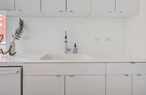 Gateway District Apartamento | Frontdesk | Open + Bright Studio Apt in Downtown
