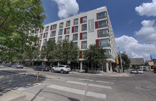 West Campus Apartamento | FRONTDESK Pointe on Rio Apts West Campus Austin