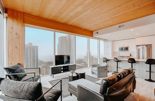 East Town Apartamento | Frontdesk | Showy 3 BR Apt by Cathedral Sq Park