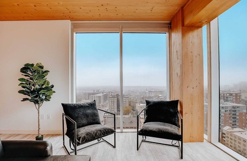 East Town Apartamento | Frontdesk | Showy 3 BR Apt by Cathedral Sq Park