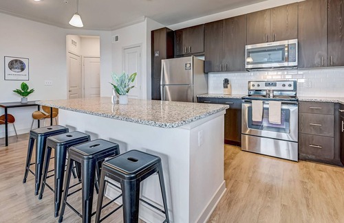 Golden Glades - The Woods Apartamento | Frontdesk | Spacious 1 BR Apt near Golf Courses