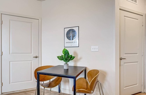 Golden Glades - The Woods Apartamento | Frontdesk | Spacious 1 BR Apt near Golf Courses