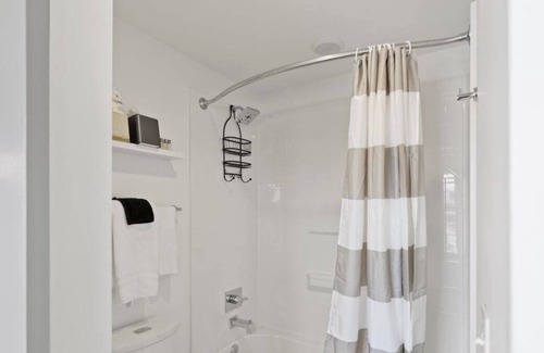 Hanover Place Apartamento | Frontdesk | Studio Apt near Crossroad Art District