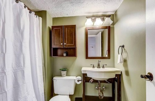 Gayborhood Apartamento | Frontdesk | Stylish 1 BR in Washington Square
