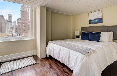 Gayborhood Apartamento | Frontdesk | Sunny 2 BR loft in Washington Square