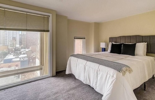 Gayborhood Apartamento | Frontdesk | Sunny 2 BR loft in Washington Square