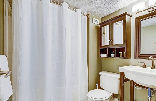 Gayborhood Apartamento | FRONTDESK The Cosmopolitan Apts Philadelphia