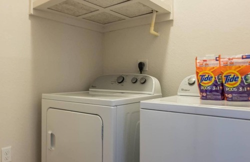 Golden Glades - The Woods Apartamento | Moderno apartamento de 1 dormitorio con balcón