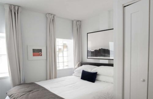 Pilsen Apartamento | FRONTDESK Updated 2 BR Apt Near South Side