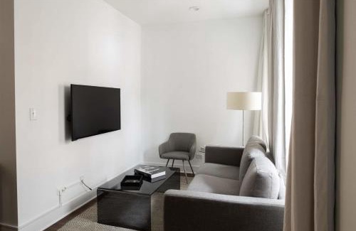Pilsen Apartamento | FRONTDESK Updated 2 BR Apt Near South Side