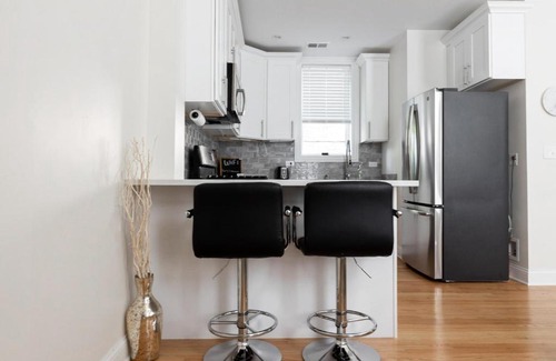 East Village Apartamento | FRONTDESK Updated West Town 2 BR Apt with W&D