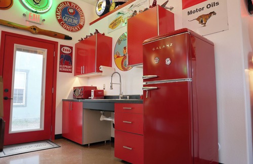 Gillette Casa | Frontier Vintage Station