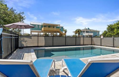 East End Casa | Fruitcakes- Private Pool- Hot Tub- Pet Friendly