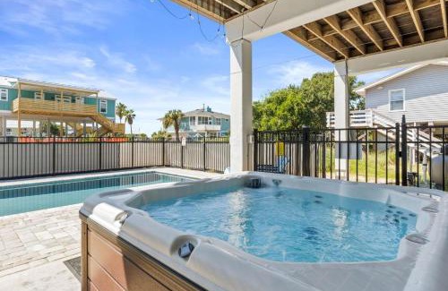 East End Casa | Fruitcakes- Private Pool- Hot Tub- Pet Friendly