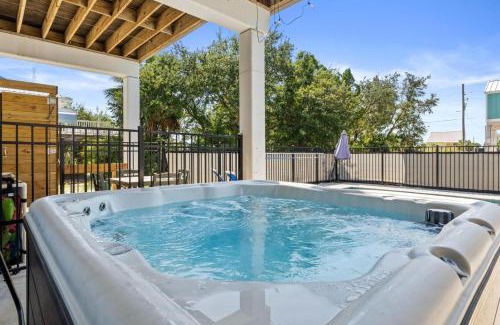 East End Casa | Fruitcakes- Private Pool- Hot Tub- Pet Friendly