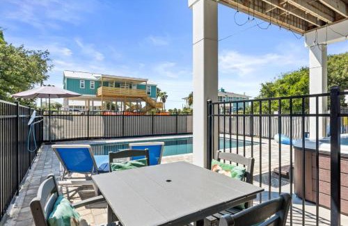 East End Casa | Fruitcakes- Private Pool- Hot Tub- Pet Friendly