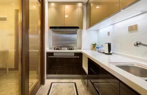 Yuzhong Hotel | Fsmile Viessmann City Resort Suites