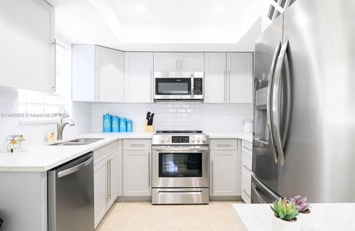 Imperial Point Casa | Ft Lauderdale Dream, pristine house with beautiful pool, 5 minutes to