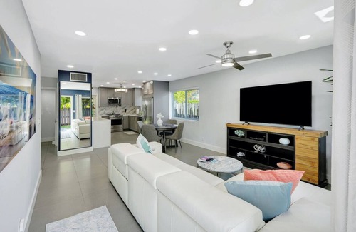 Poinsettia Heights Casa | Ft. Lauderdale Getaway w/ Hot Tub!