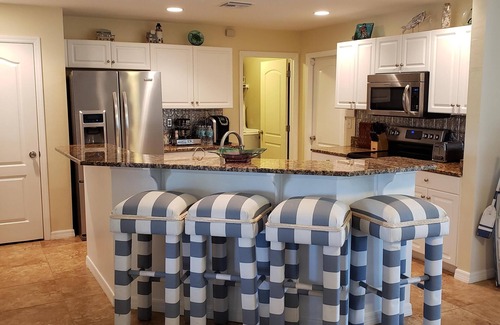 Eisenhower Casa | Casa * 3BR * 2BA * Capacidad 6 * 1408 Sq. Pie. LeHigh Acres, Florida