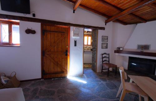 Platanos Apartamento | Fteri Stone House in Platanos, Akrata