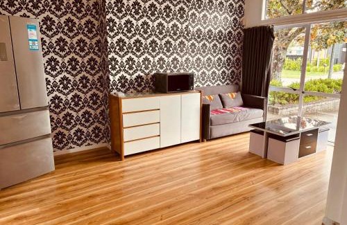 Hamilton Casa | Fuchsia Lodge