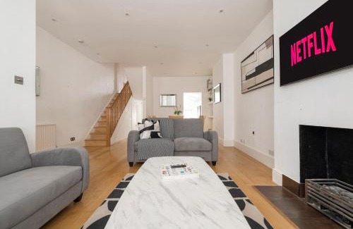 Fulham Broadway Apartamento | Fulham Spacious & Luxe House with Parking & Garden