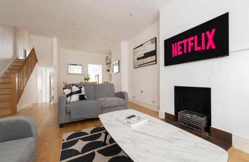Fulham Broadway Apartamento | Fulham Spacious & Luxe House with Parking & Garden